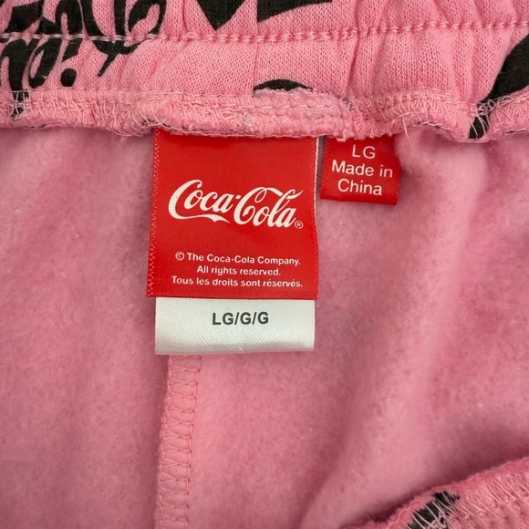 NWT Women’s Diet Coke Fleece Shorts Pink Shorts L - Picture 3 of 7